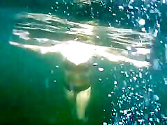 Crazy Diver Took Me on blog video analy While I Am Swimming in the Sea