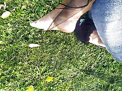 Sexy Feet sunny leone pntration Mom Rests In The Park And Doing Her Nails