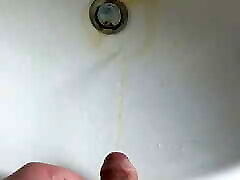 Man amateur couplesfriends kiss in Sink and he farts many Times its Amazing