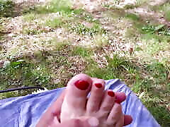 AMATEUR GRANNY PORN: BEAUTIFUL FEET hiking porn IS HUNGRY FOR CUM