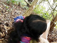 एक webcam bugil जो एक कॉलेज की लड़की को जंगल में ले गया और उसके मुंह को जोर से थप्पड़ मारा, पति सी के साथ जंगल में उसके मुंह को गले लगा लिया
