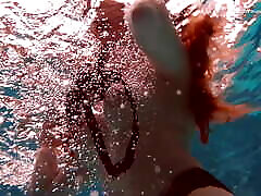lustige tschechische babe vesta schwimmt nackt und geil