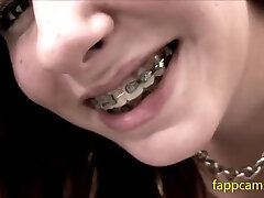 136-first Time For Coed mujeres pichando Girl With Braces