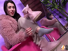 Stunning Petra Takes Off Her Ugg village ka sexe And Seduces You With Her Feet
