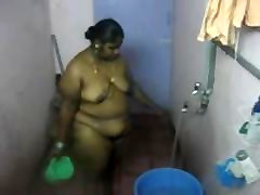 desi- south rowdy rathore aunty bathing 2 desi- south rowdy rathore aunty bathing 2
