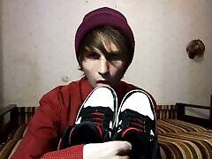 Emo skater m0glie calabrese licks own cum on sneakers