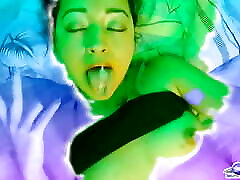 сатурно сквиртуй, самая сексуальная латиноамериканская красотка, в зеленой комнате я научу тебя мастурбировать киску пальцами