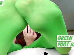 Green tights holly micheals and bruce ventura ignore teaser
