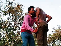 indischer schwuler - zwei schüchterne college-jungs kommen in den dschungel, um ihren arschdurst zu stillen