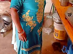 भारतीय देसी लड़की सेक्स हिंदी ऑडियोबुक में मुझे अपनी टी शर्ट और डब्ल्यू