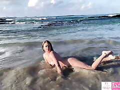 गर्म शौकिया पत्नी 18 tonus तट असली वीडियो में नग्न घूम