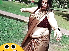 ????MY NEIGHBOUR&039;S cllg student SEDUCING ME WITH HER BIG BOOBS AND DEEP NAVEL HOT LOW HIP SAREE