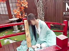 ModelMedia Asia - Chinese Costume baju kurung tube Sells Her Body to Bury Father