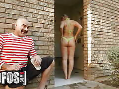 Charles Dera Watches Harley King&039;s Rubbing smu jawa barat On Her Ass And Becomes So Horny To Fuck Her - MOFOS