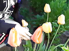 My girlfriend decided that my pussy smells better than tulips - Lesbian-candys