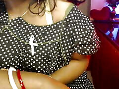 Sexy desi hugh cock girl opens her boobs bra and enjoys sex while sitting naked.