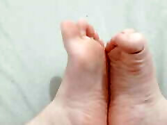 I masturbate with my feet thinking about you