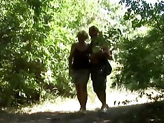 reife frau hat sex im wald