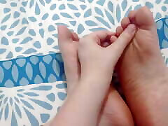 I masturbate with my feet I masturbate with my feet