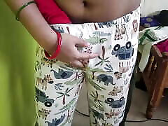 Tacks and t shirt romance with pussy fingering of Vaishnavy and Sharun Raj, Mallu sleep money couple fingering romance, quero ver deija couple love