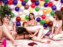 ersties-dare ring-ep 5 - 5 amateurs chauds participent à un jeu bdsm de vérité ou daction