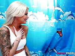 Pegas seks asian japan - The Little Blonde Gets Fucked In The Shower