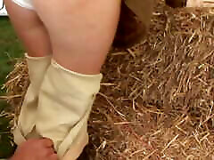 Caroline De Lys a hannah curvy woman with blonde hair gets her