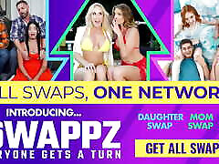 Swappz-热&功放;偷偷摸摸的步骤妈妈抓住步骤的儿子和教性课