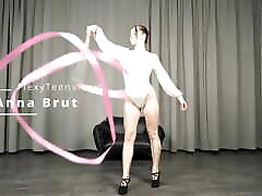 آنا Brut با استعداد, برهنه, ژیمناست, گسترش پاها