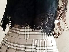 女大学生为她的老师脱光衣服。 她被抓住了