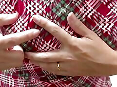 marito out door xxx gar guarda e aiuta sua moglie a mostrare la figa e il culo agli altri uomini