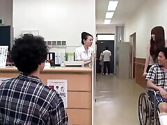 من توسط waiters xxx in washroom از یک زن بازدید از دوست دختر او قسمت 1