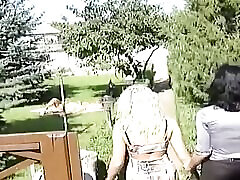 sexy tette naturali bionda babe anale penetrato trio in giardino
