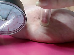 Удовольствие с соска насоса