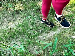 complètement nue dans le champ de maïs les seins battus