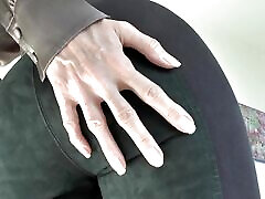 baciare e annusare equitazione pantaloni culo, belle mani, joi, pov signora victoria valente