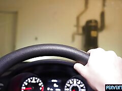 Arabic MILF seduces her Russian driver