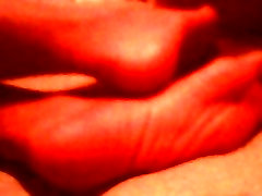 cumming on her long toes