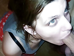 Homemade Amateur MILF Blowjob and Deep Throat with Massive Cumshot