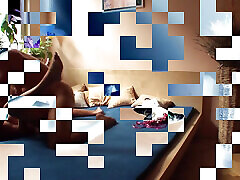 sexe dans la chambre, léchage de chatte en position 69 sperme dans la bouche