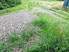 交替的阴道和山雀跳动在车间