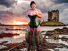 nonna highlander: creampied connie eternal-chi vuole vivere per sempre? 8 9 2024 cams35m