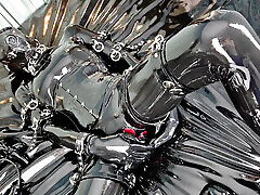 тизер onlyfans - латексный комбинезон со встроенными вагинальными и анальными презервативами!