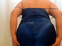 0038 schlafanzug aus satin. masturbation. orgasmus