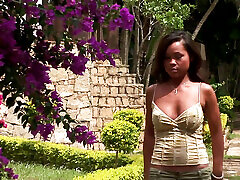 Jade Sin enjoys tow sis love kissing pamela aderson at the same time
