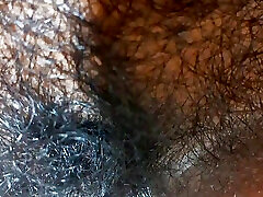 lonely cameriera micio fingered da casa owner in bagno mentre bathing senza vestito