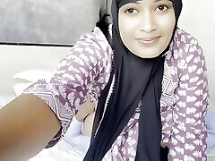 Hijabi Girl Fatima student cezh party haus wifsex Sex in Hotel with Boyfriend