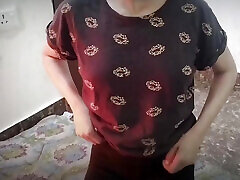 Desi aunty ka chuchi daba daba kar pela