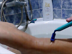 Shaving My Bare Legs & Masturbating Naked in the Bath