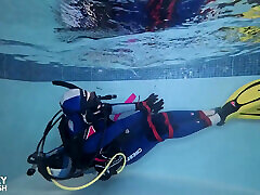 bound & amp; sommerso: scuba agente interrogatorio